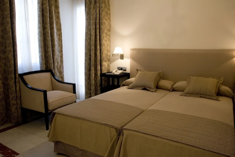 Standard Twin room with balcony