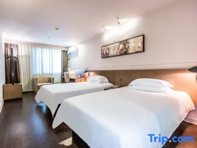 Deluxe Double room with street view