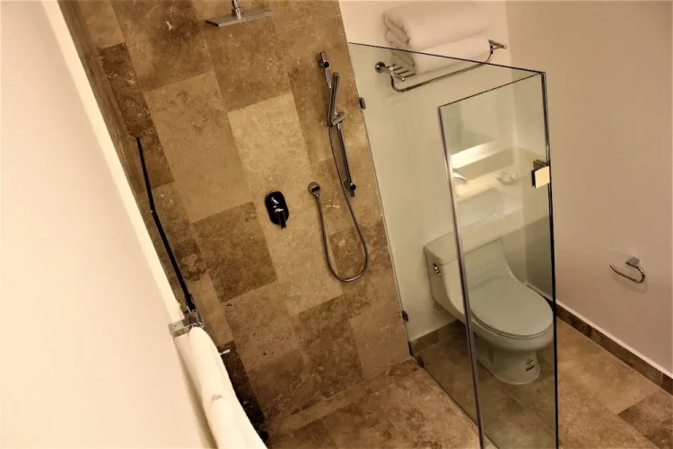 High-end comfort 2BR Condo with pool access by Happy Address