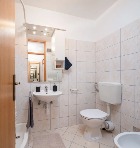 Modern apt With Terrace 4 min Walk to the Beach
