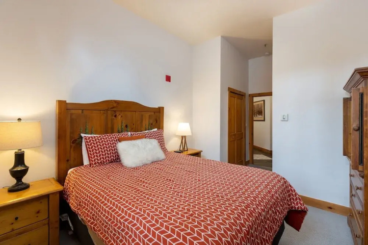 3059 The Timbers 2 Bedroom Condo by RedAwning