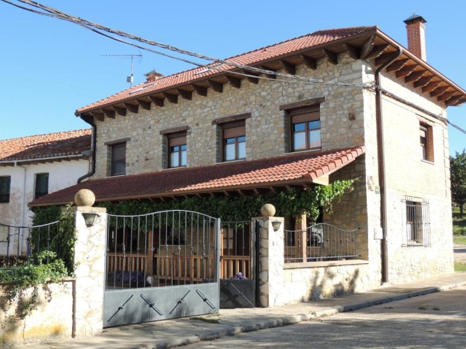 5 Bedrooms Cottage