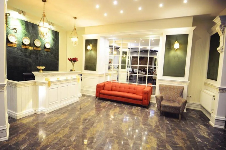 Green Queen Hotel