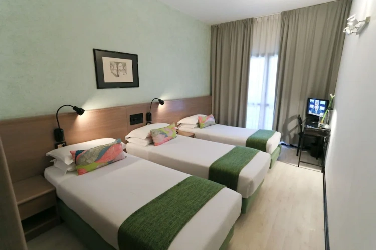 Standard Triple room with balcony