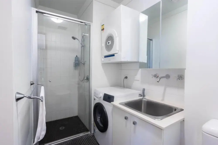 Lovely 2BR Apartment in West Perth With Parking!