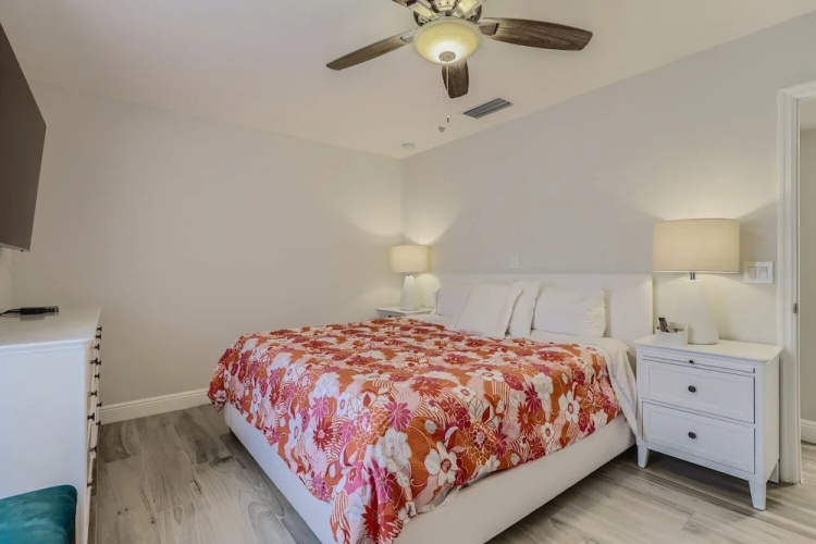 Alhambra Place 4 BR 3 BA Pool Vacation Home