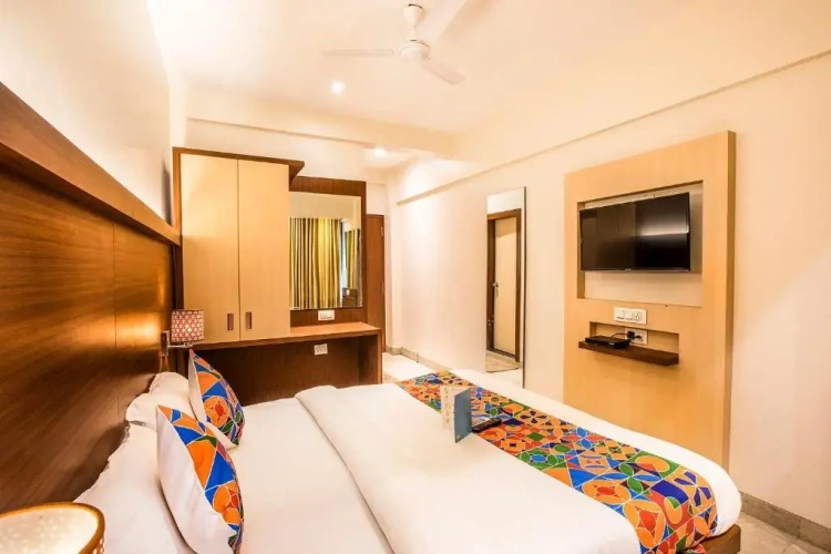 Standard Triple room