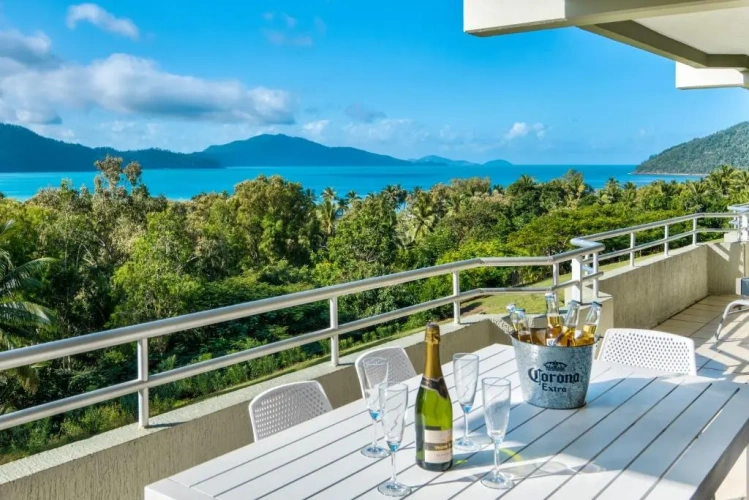 2 Bedrooms Apartment with sea view
