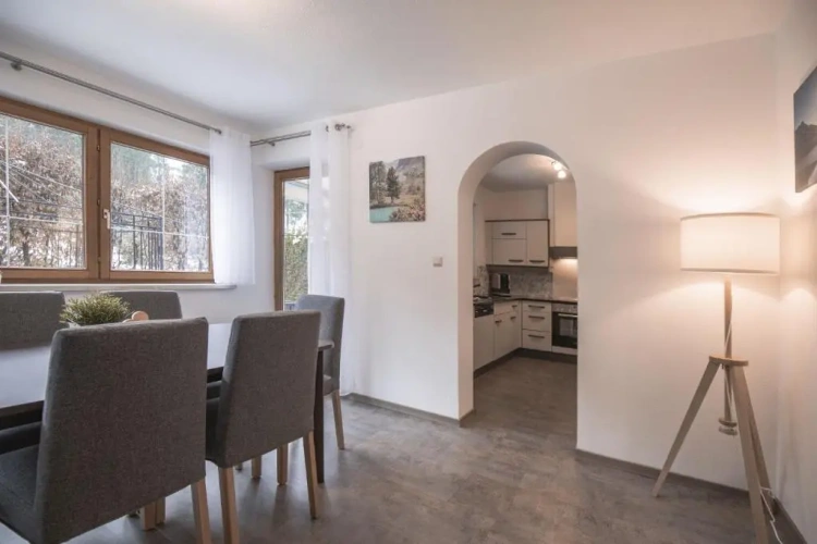 3 Bedrooms Apartment