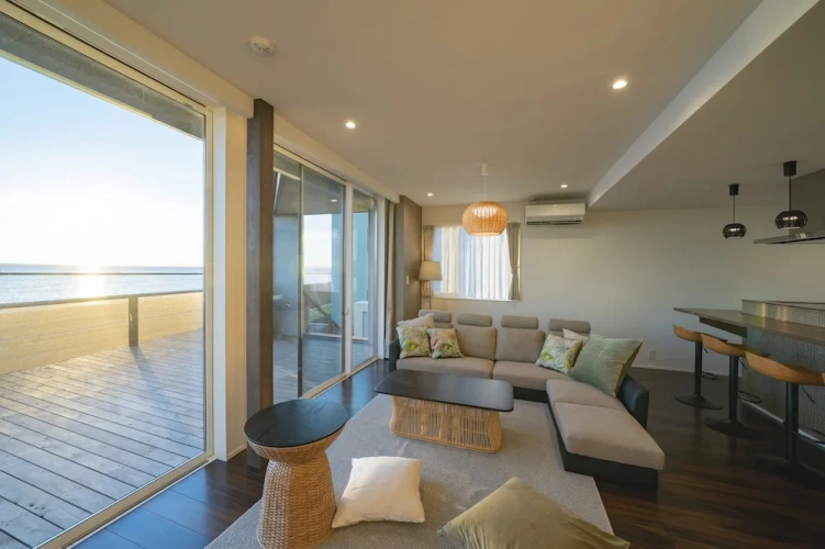 Villa with balcony and with ocean view