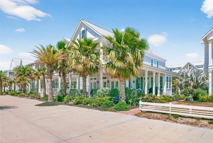 4 Bedrooms Cottage with balcony