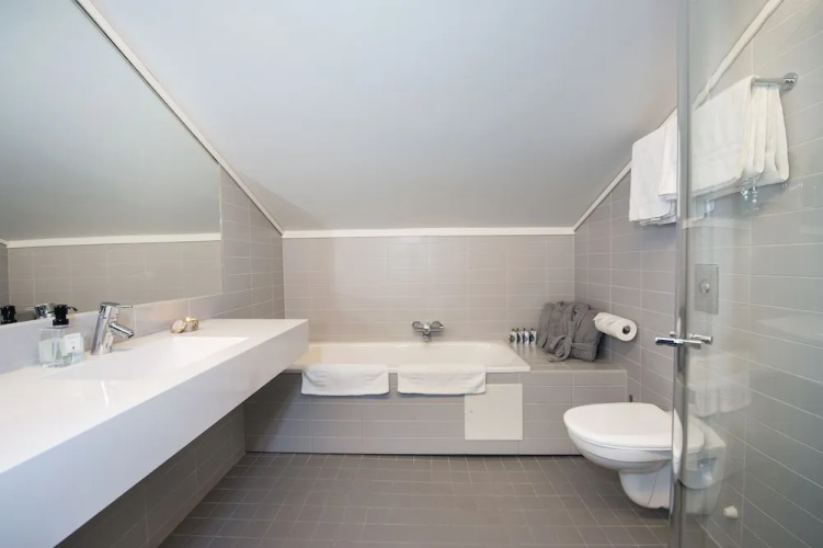 Svalbard Hotell - Polfareren