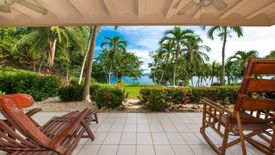 2-bedroom Beachfront Condo With Pool