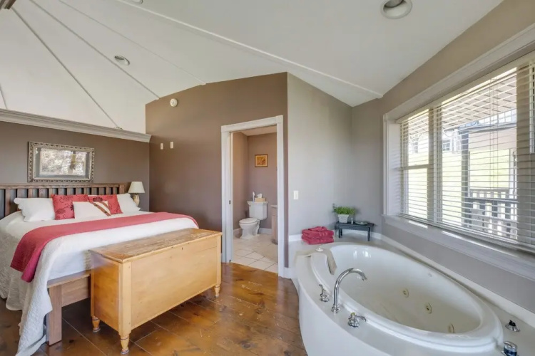 Panoramic Views: Hillside Millersburg Studio