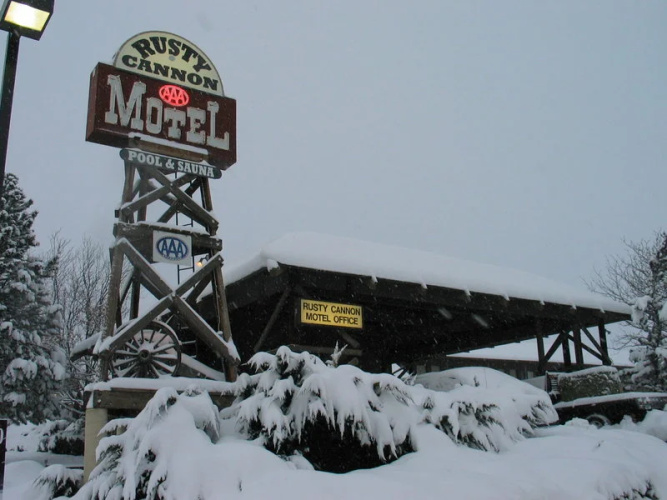 Rusty Cannon Motel