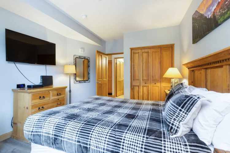 8045 Black Bear 1 Bedroom Condo by RedAwning