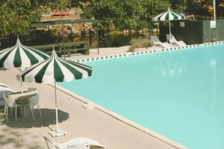 Premium Suite with pool view