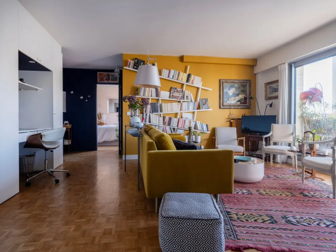 Eiffel Tower Design Residence