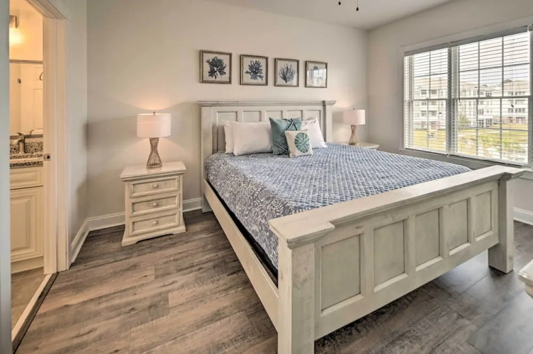 Myrtle Beach Resort Retreat w/ Pool & Pond Views!