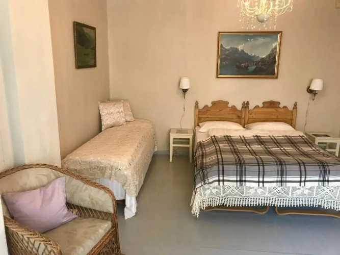 Standard Triple room