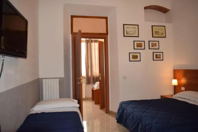 Standard Triple room