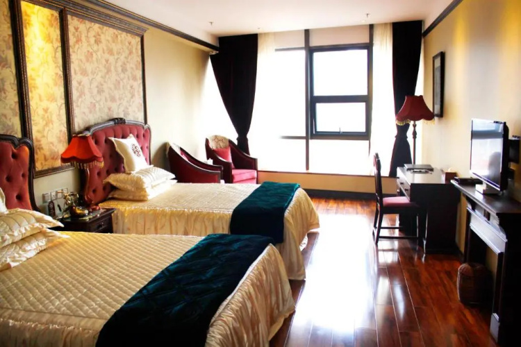 Chongqing 30 Years Romantic Classic Hotel