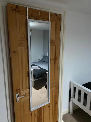 Cosy 3-Bedroom House, Stones Throw To Beach