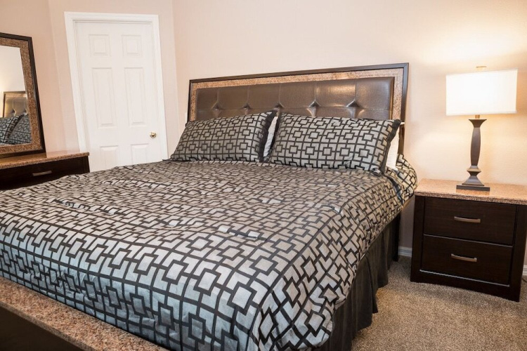 Hillcrest 4 bed / 3 bath home