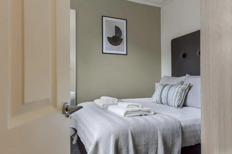 Immaculate 2 Bed Flat in West Kensington