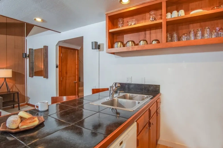 Standard Quadruple room with balcony and with mountain view