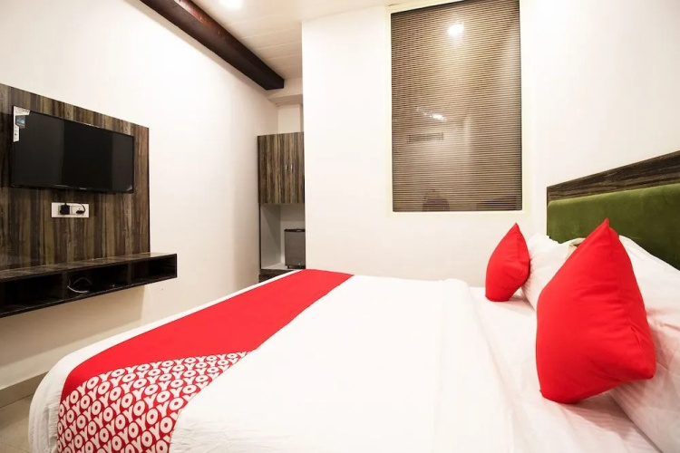 OYO 44094 Grand Inn