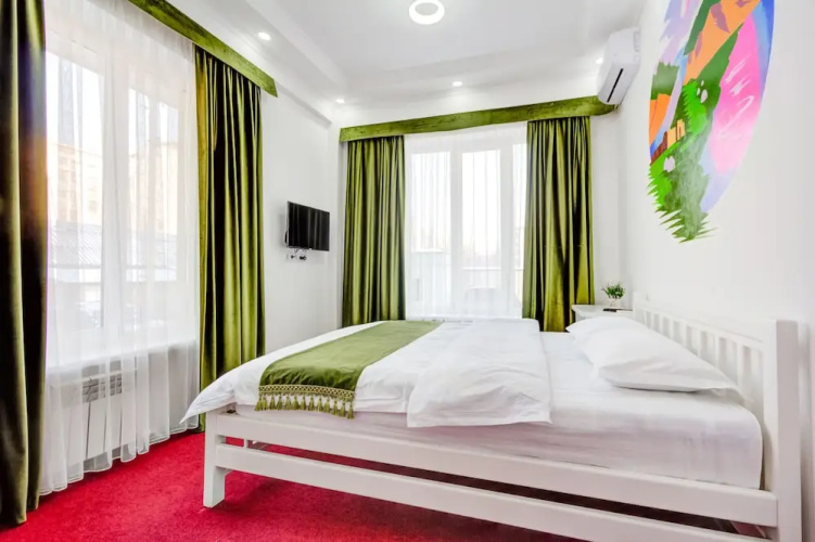 White Hotel & Hostel