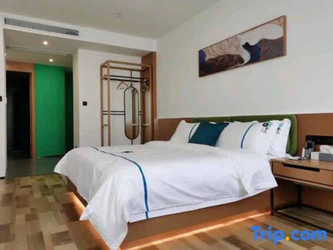 Standard Double room with street view
