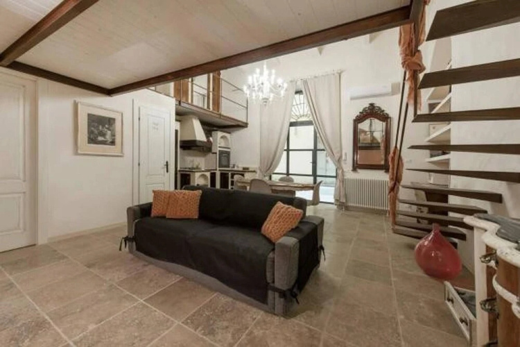 Shabby Loft In Colosseum
