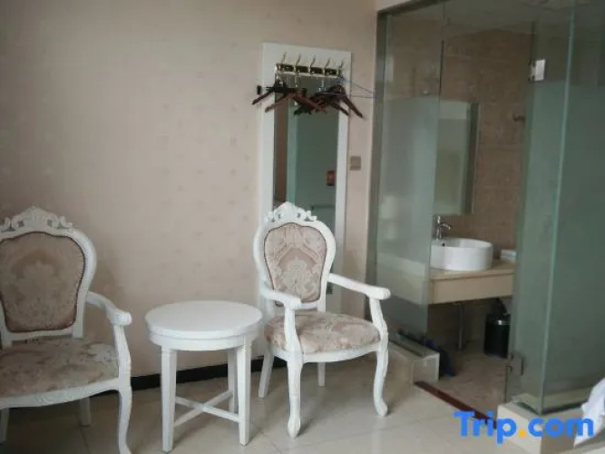 Yucheng Longyue Hotel