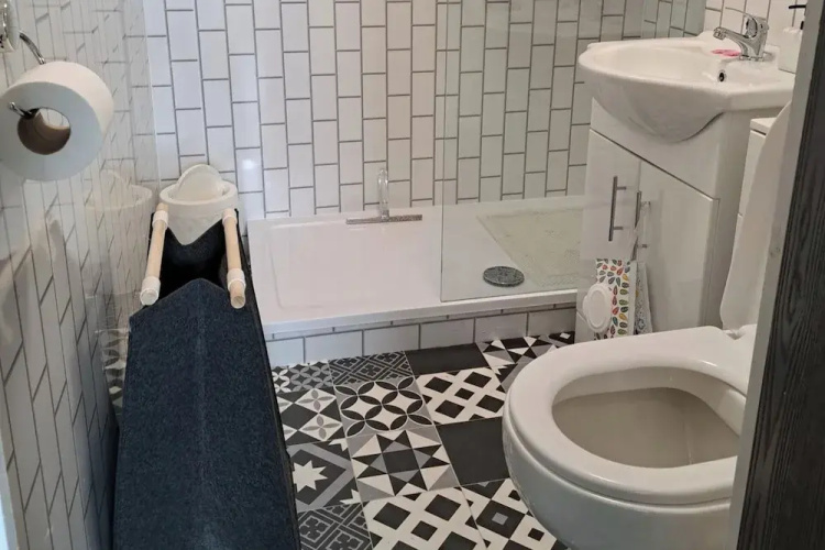 Apartment - Sleeps 4 - Pet Friendly - Parking