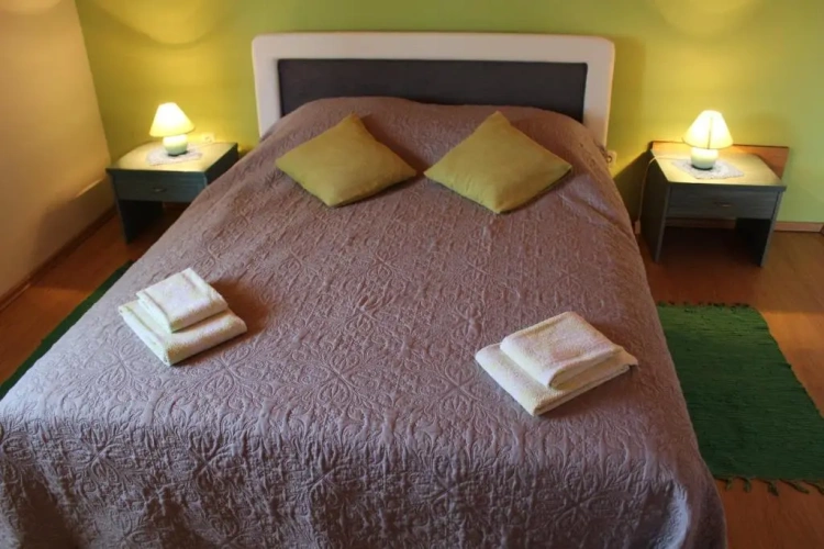 3 Bedrooms Apartment