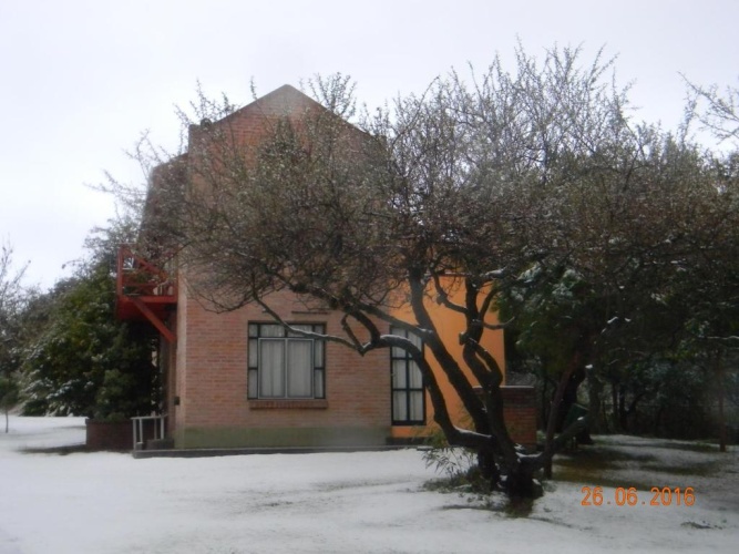 2 Bedrooms Bungalow