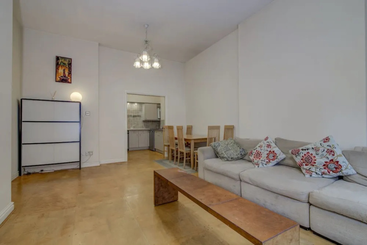 Bright, Spacious 2BR Central Manchester Flat for 4