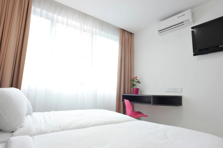 OYO 180 V Hotel