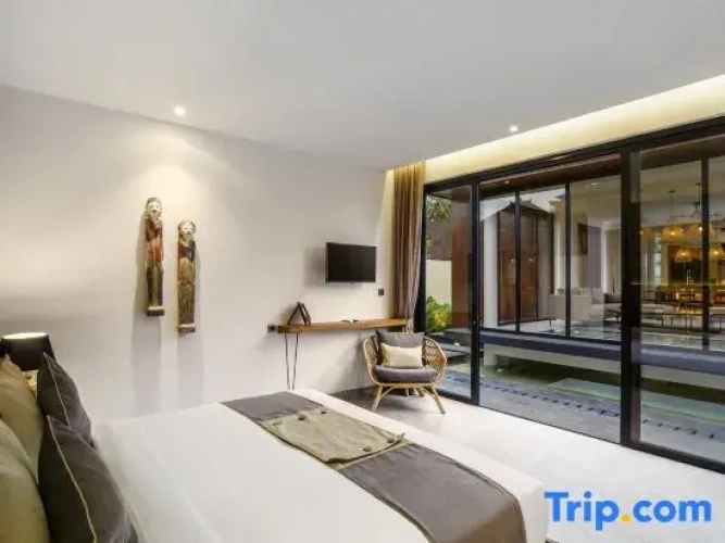5 Bedrooms Villa
