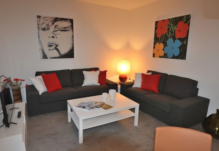 2 Bedrooms Apartment