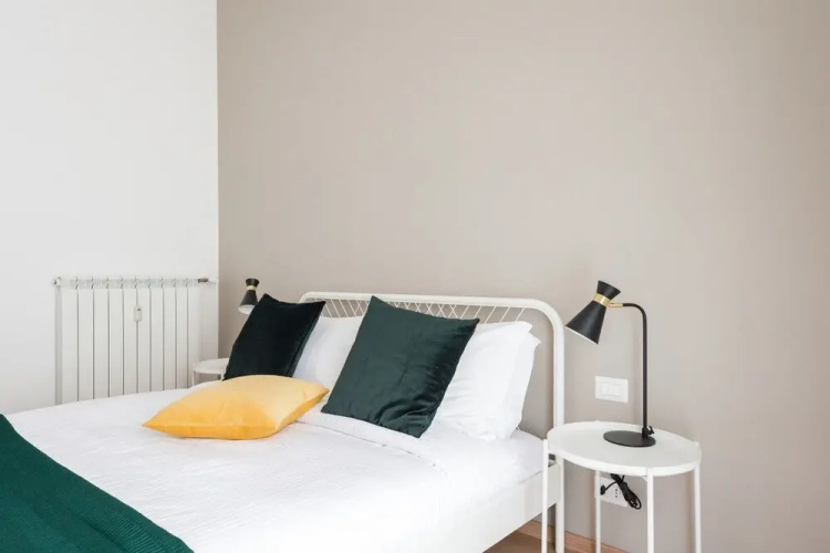 Modern Trendy Flat Well Connected W/vatican