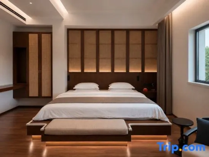 Standard Double room with street view