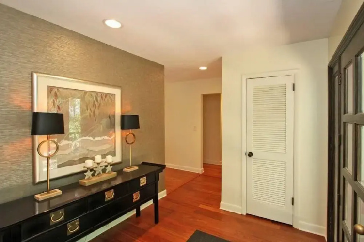 7 Edgewater Ally