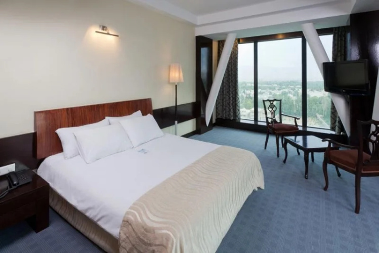 Chamran Grand Hotel