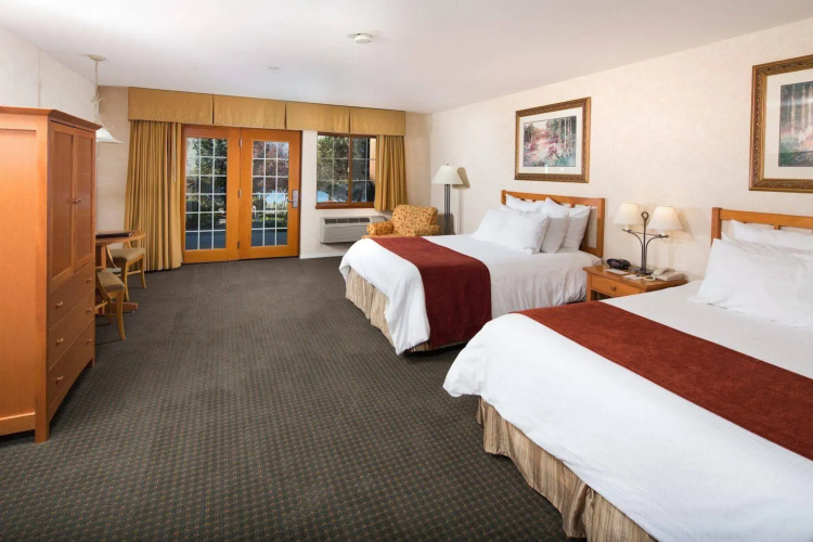 Lakeside Lodge And Suites