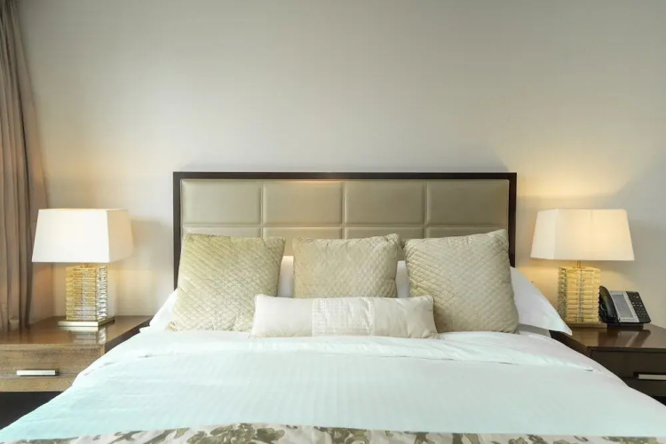 Luton Vacation Homes - Address Marina