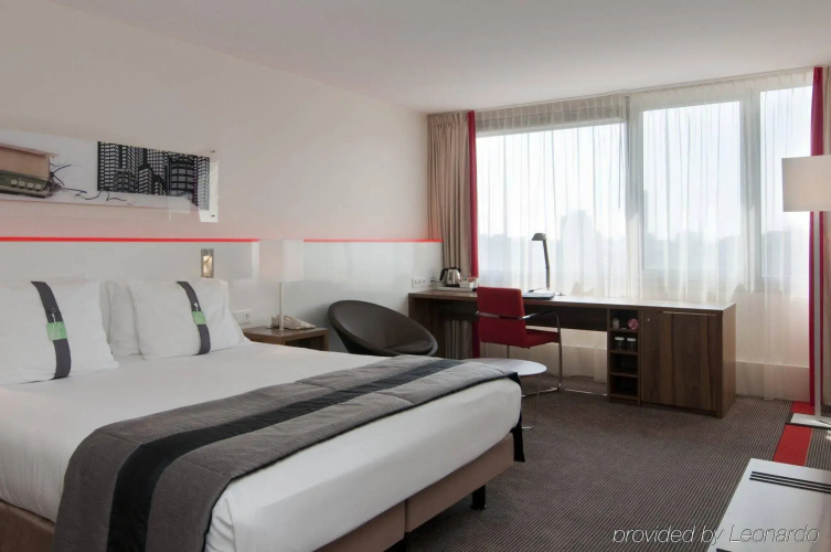 Holiday Inn Eindhoven Centre by IHG