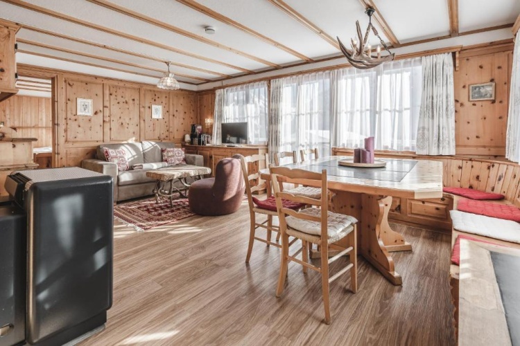 2 Bedrooms Basement Apartment with balcony